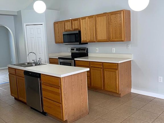 3rd image of 2916 Holly Berry Ct
