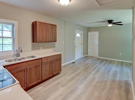 5th image of 3813 NE 42nd Ter