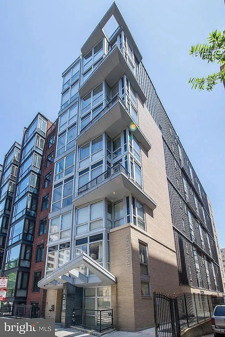 1 bed, 1.5 bath, 710 sqft, $2,800 — Photo 2