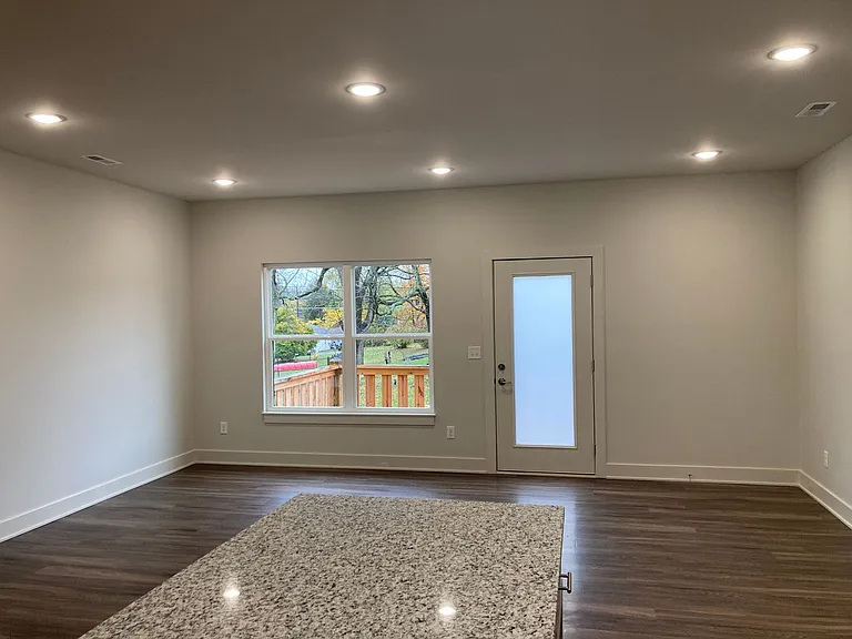312 Lincoln St — Photo 23