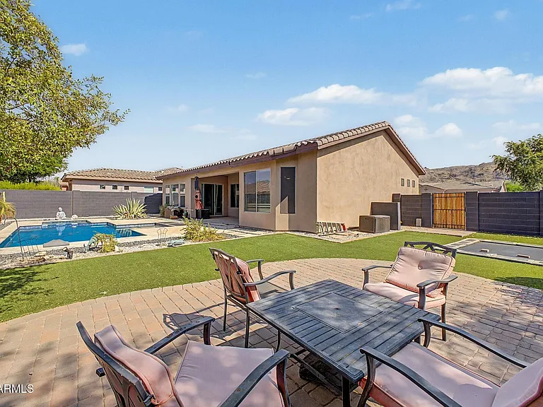 1902 E Desert Ln — Photo 37