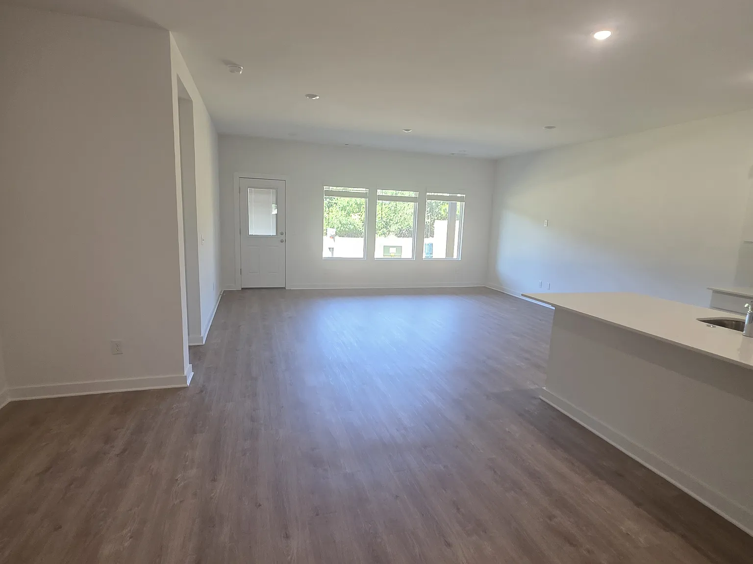 4 bed, 2313 sqft, $2,800 — Photo 3