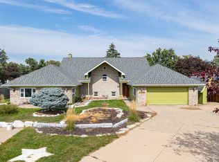 2588 W Parkmoor Ct, Appleton, WI 54914