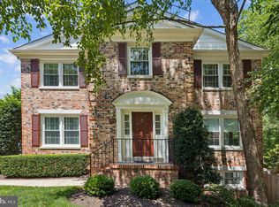 9409 Park Hunt Ct, Springfield, VA 22153