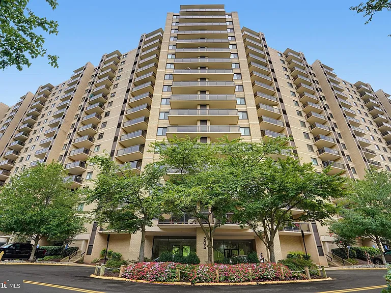 205 Yoakum Pkwy #1002 — Photo 22