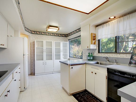 4th image of 19045 47th Pl NE