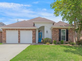 402 Kings Cove Cir, Lafayette, LA 70508