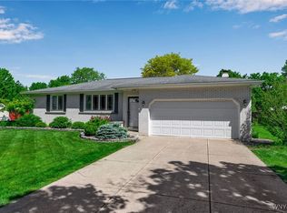 6142 Berkley Dr, Orchard Park, NY 14127