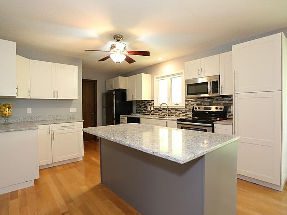 2nd image of 10101 Crestridge Dr