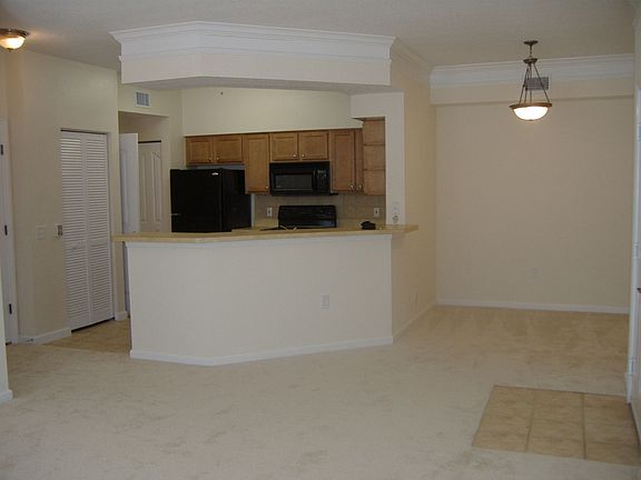 KITCHEN / DINING AREA