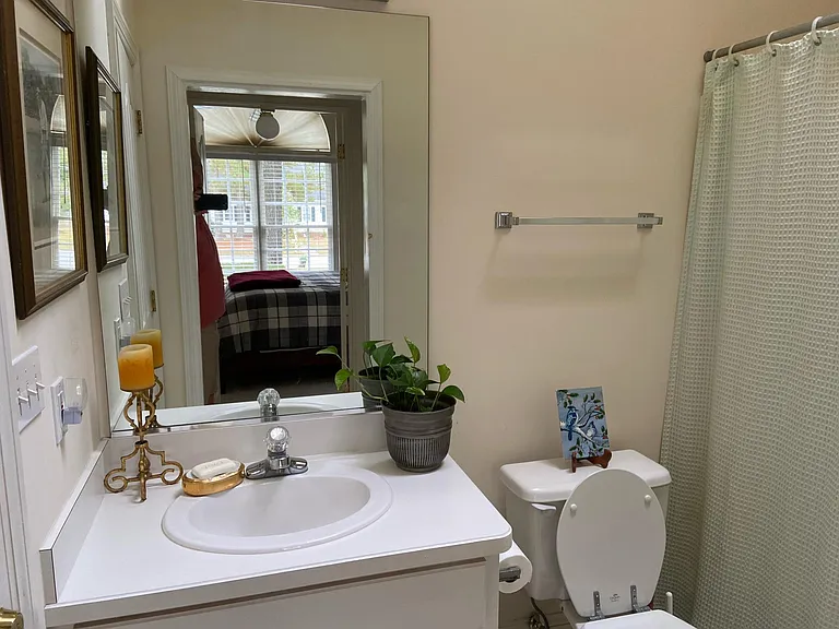 Chelsea Dr NW — Photo 3