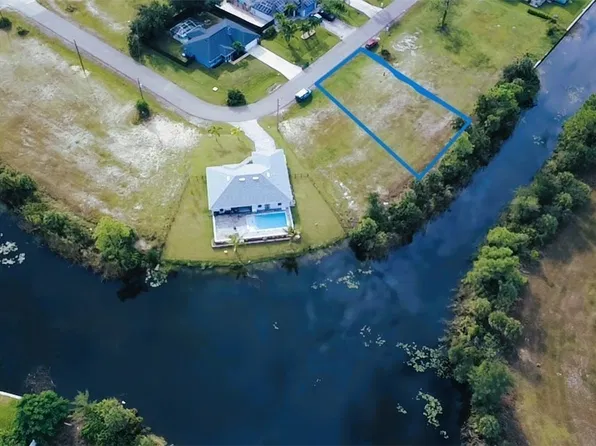 3224 NE 15th Place Cpe, Coral, FL 33909
