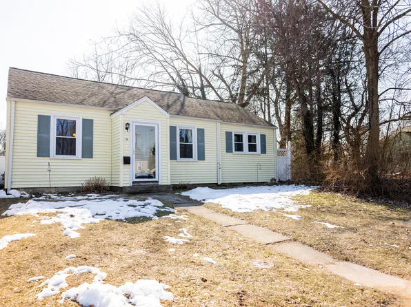 9 Norwich Lane, East Hartford, CT 06118