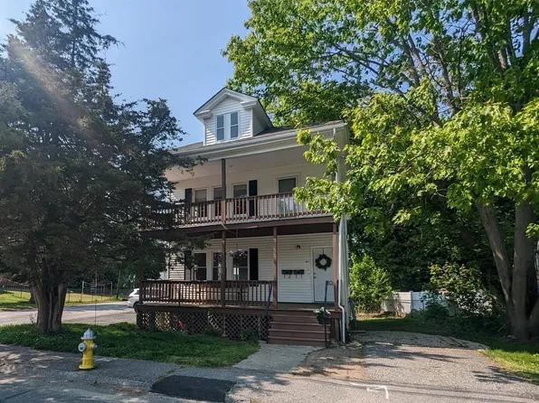 43 1st St, Webster, MA 01570
