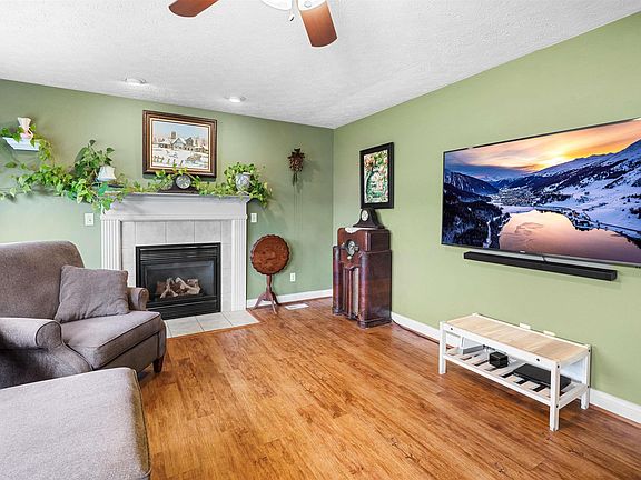 3rd image of 5605 Lux Blvd