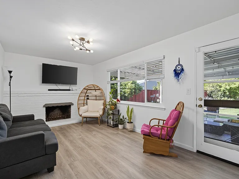 25309 Meredith Ct — Photo 13