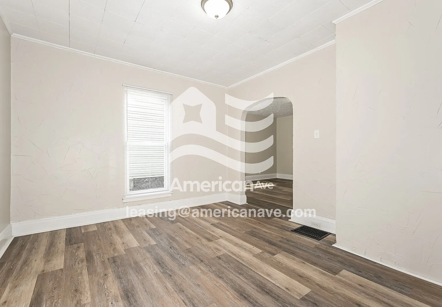 3 bed, 1.0 bath, 1392 sqft, $894 — Photo 2