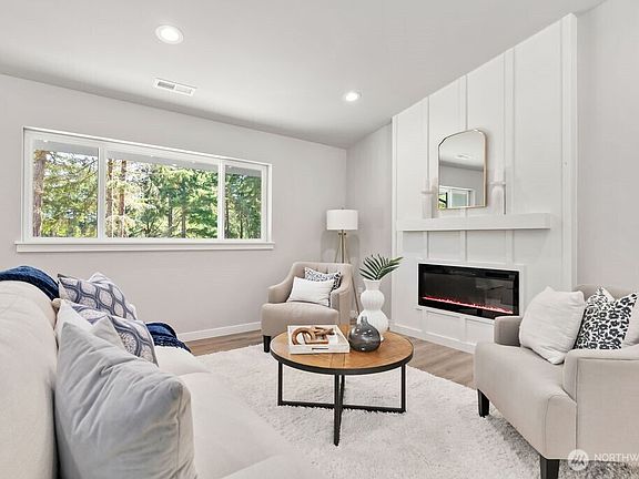 3rd image of 2106 202nd Avenue SW