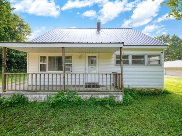 407 S Comstock St, Addison, MI 49220