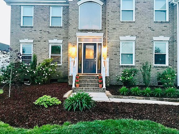 3rd image of 2105 Oaklawn Ct