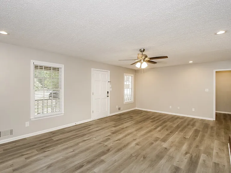 237 Vienna Way — Photo 5