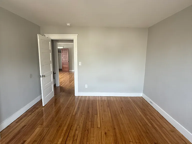 89 Hubinger St #3 — Photo 4