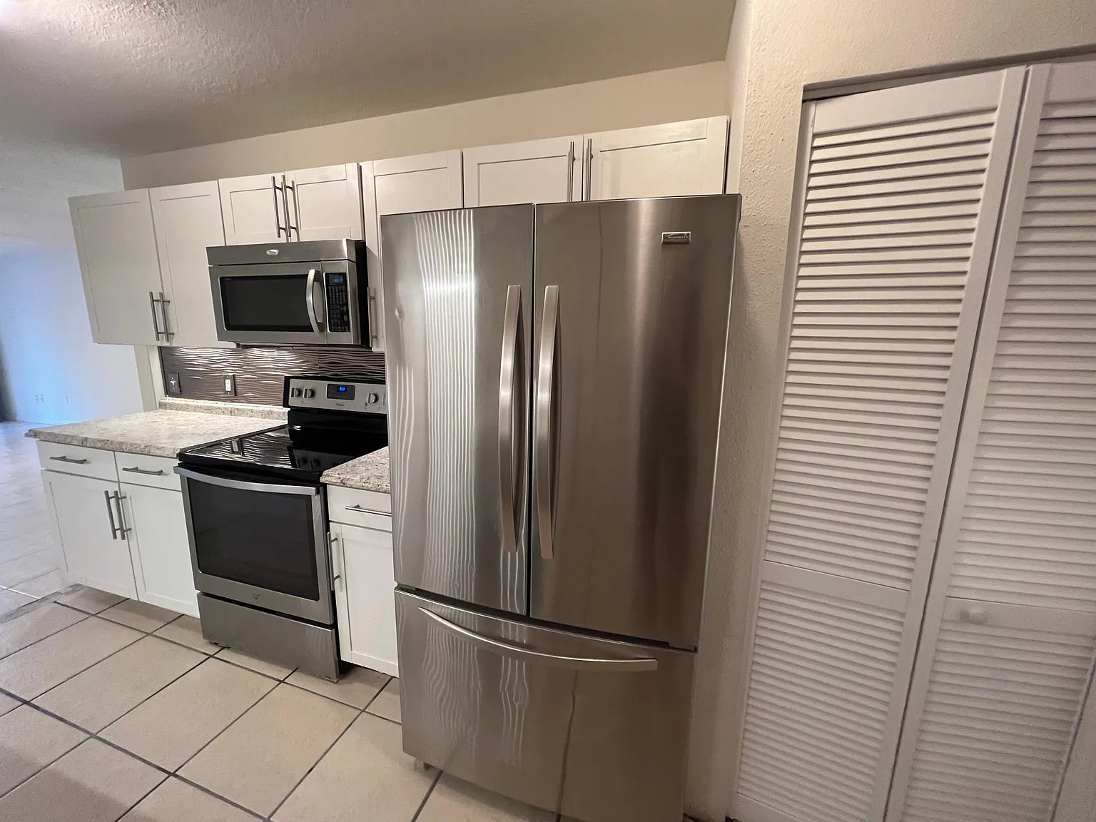 354 W Rosewood Ln — Photo 4