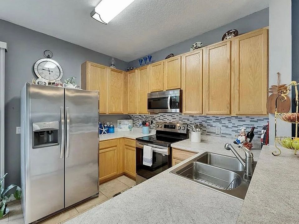 2nd image of 13905 Abbey Ln
