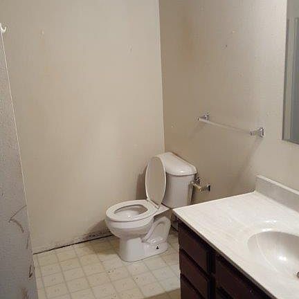5th image of 212 1/2 S Minnesota Ave APT 204
