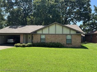 8808 Meadow Dr, Fort Smith, AR 72908