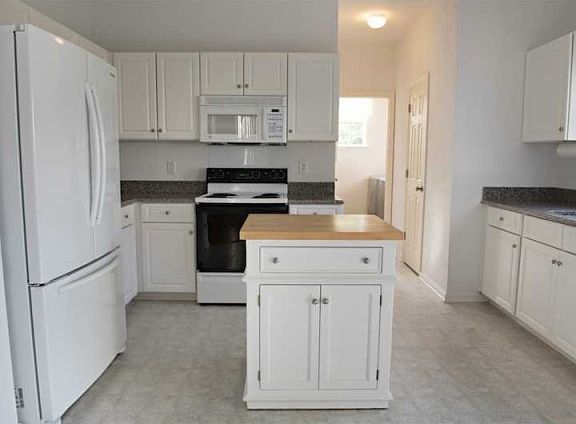 4th image of 901 Hanson Dr