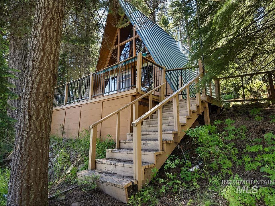 1st image of 3 Lyons Ln