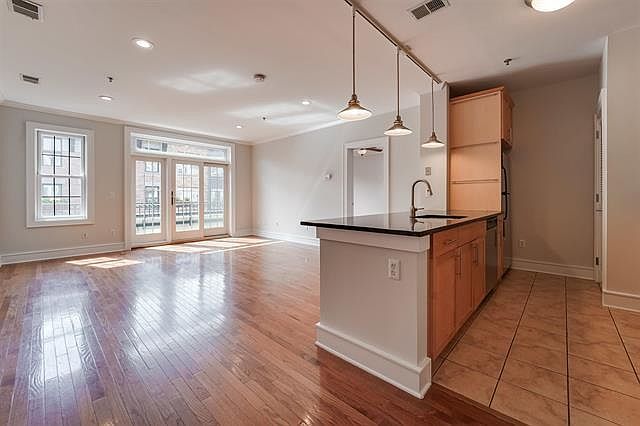 1st image of 904 Jefferson St APT 5J