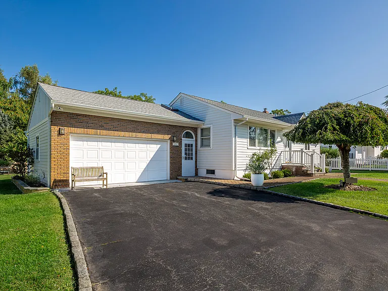 275 Maier Pl — Photo 27