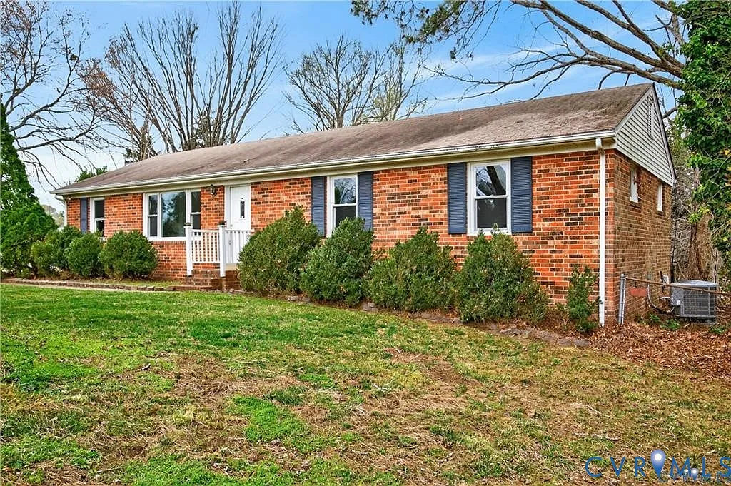 3 bed, 2.0 bath, 1708 sqft, $2,300 — Photo 2