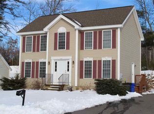 35 Treetop Ln, Manchester, NH 03102