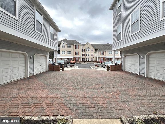 2nd image of 5000 Hollington Dr Unit 305