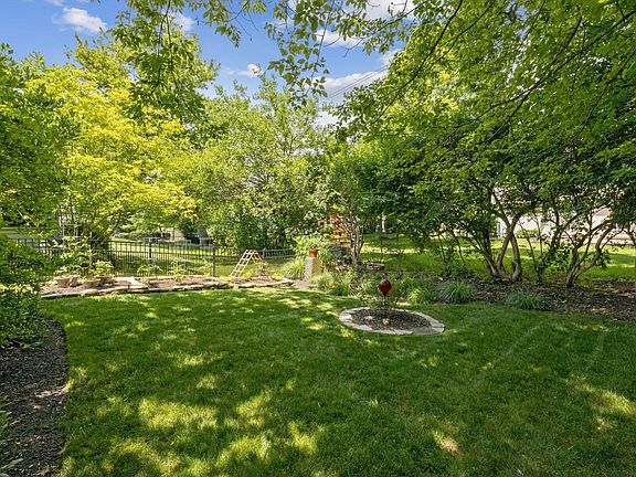 5th image of 1016 Walsingham Ct