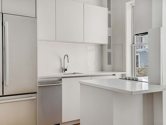 5th image of 415 Washington Ave APT 34