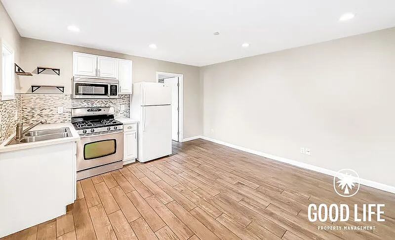 2 bed, 1.0 bath, 725 sqft, $2,450 — Photo 2