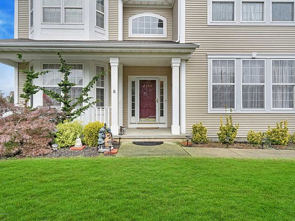 3rd image of 2390 Forest Cir