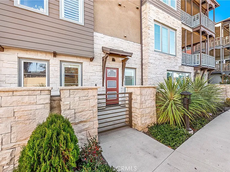 1309 Doheny Way — Photo 3