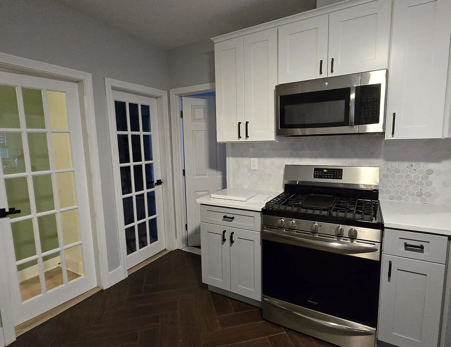 3 bed, 1000 sqft, $2,000 — Photo 1