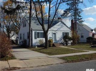 671 Lowell Rd, Uniondale, NY 11553