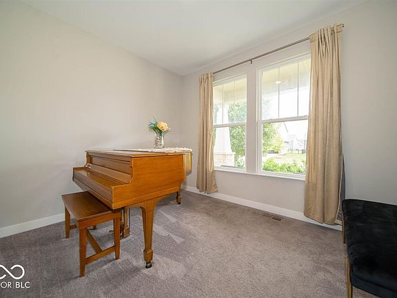 5th image of 10490 Sanford Ct
