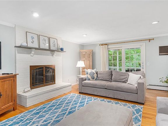 3rd image of 80 Adirondack Dr