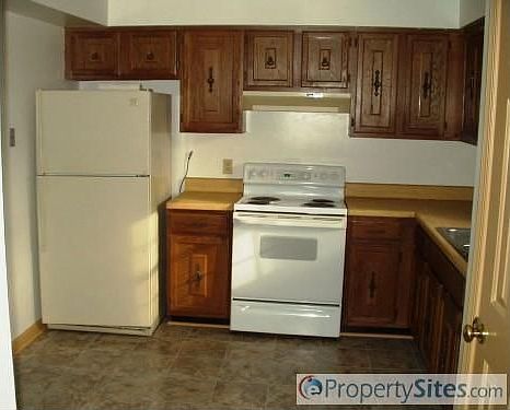 2nd image of 522 Great Park Dr