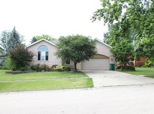 1012 Crestview Dr, Lemont, IL 60439