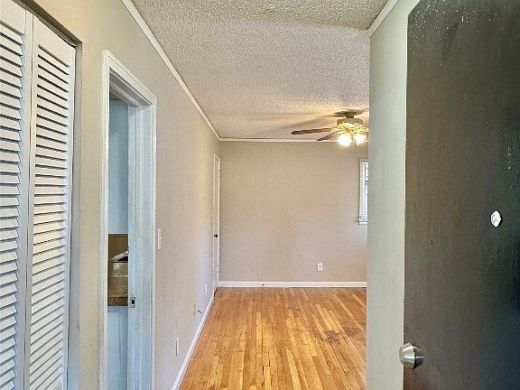 4th image of 1100 Lombard Dr