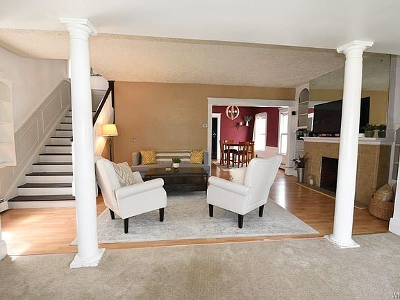 3rd image of 22 Lyndhurst Ave